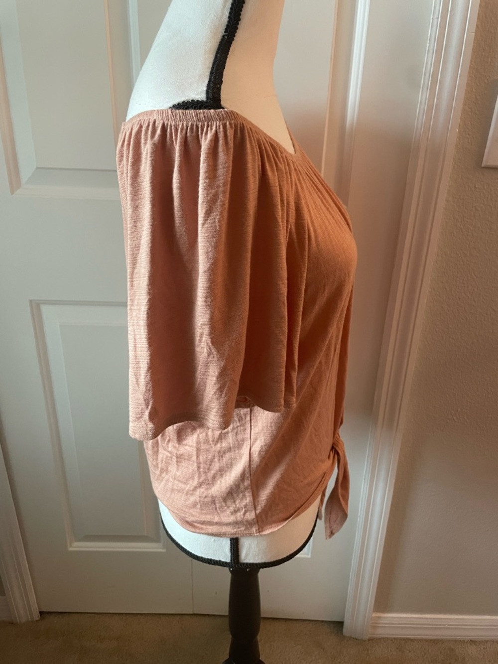 Kim & Cami Off-Shoulder Tie-Front Crop Top in Peach - Picture 2 of 4